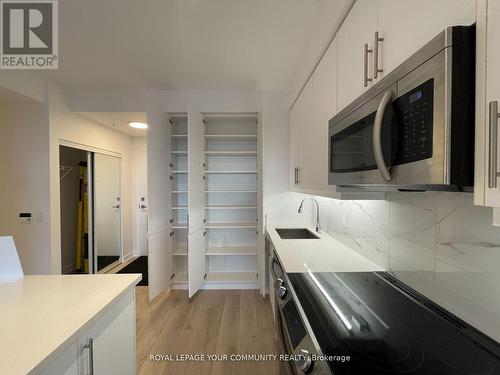 306 - 75 Oneida Crescent, Richmond Hill, ON - Indoor Photo Showing Kitchen