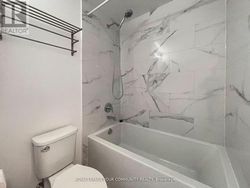 306 - 75 Oneida Crescent, Richmond Hill, ON - Indoor Photo Showing Bathroom