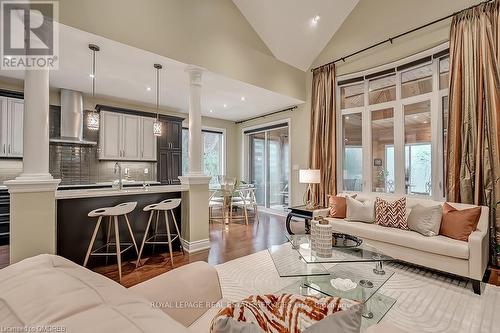 11 - 3353 Liptay Avenue, Oakville, ON - Indoor Photo Showing Living Room