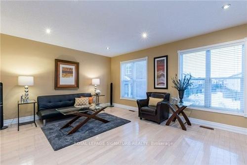 144-5980 Whitehorn Ave, Mississauga, ON - Indoor Photo Showing Living Room