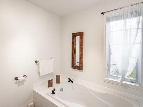 Bathroom - 31 Rue Des Sapins, Austin, QC - Indoor Photo Showing Bathroom
