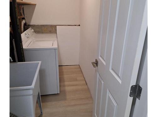 9595 Scott St, Port Hardy, BC - Indoor Photo Showing Laundry Room