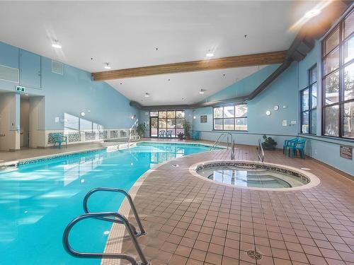 122-1080 Resort Dr, Parksville, BC - Indoor Photo Showing Other Room With In Ground Pool