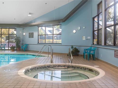 122-1080 Resort Dr, Parksville, BC - Indoor Photo Showing Other Room With In Ground Pool