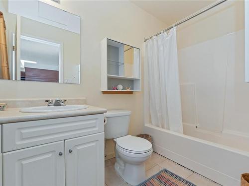 5497 East Sooke Rd, Sooke, BC - Indoor Photo Showing Bathroom