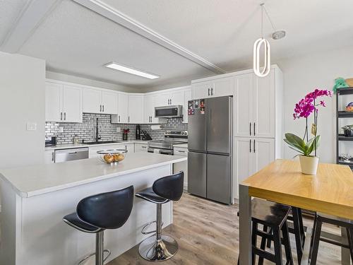 51-800 Valhalla Drive, Kamloops, BC - Indoor Photo Showing Kitchen With Upgraded Kitchen