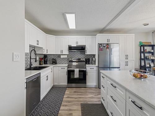 51-800 Valhalla Drive, Kamloops, BC - Indoor Photo Showing Kitchen With Double Sink