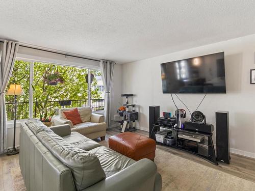 51-800 Valhalla Drive, Kamloops, BC - Indoor Photo Showing Living Room