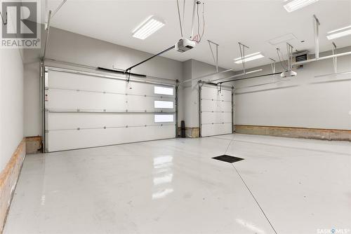 3933 Sandhill Crescent, Regina, SK - Indoor Photo Showing Garage