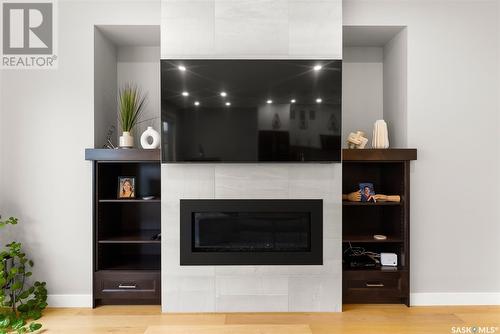 3933 Sandhill Crescent, Regina, SK - Indoor Photo Showing Living Room With Fireplace