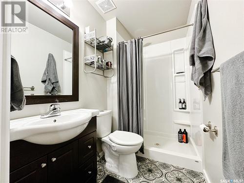 487 Matador Drive, Swift Current, SK - Indoor Photo Showing Bathroom