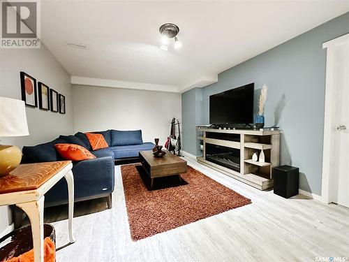 487 Matador Drive, Swift Current, SK - Indoor Photo Showing Living Room