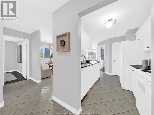 1547 Grand Marais West Unit# 403, Windsor, ON - Indoor Photo Showing Kitchen