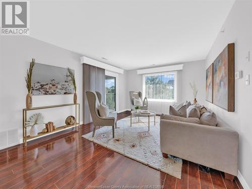 1547 Grand Marais West Unit# 403, Windsor, ON - Indoor Photo Showing Living Room