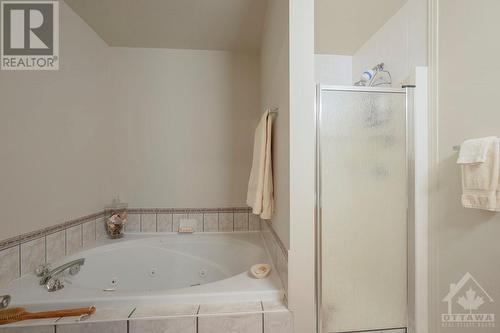 Full Family Bathroom - 93 Manhattan Crescent, Ottawa, ON - Indoor Photo Showing Bathroom