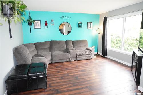 86 Schneider Crescent, Regina, SK - Indoor Photo Showing Living Room