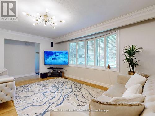 591 Dogwood Lane, Waterloo, ON - Indoor Photo Showing Living Room