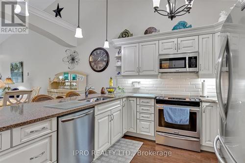 75 Chadwin Drive, Kawartha Lakes, ON - Indoor Photo Showing Kitchen With Double Sink With Upgraded Kitchen