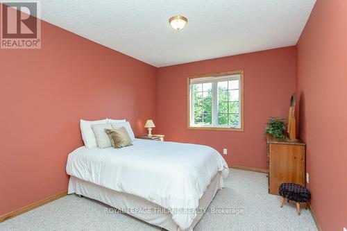 1104 Gladstone Drive, Thames Centre (Dorchester), ON - Indoor Photo Showing Bedroom