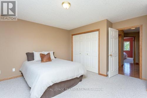 1104 Gladstone Drive, Thames Centre (Dorchester), ON - Indoor Photo Showing Bedroom