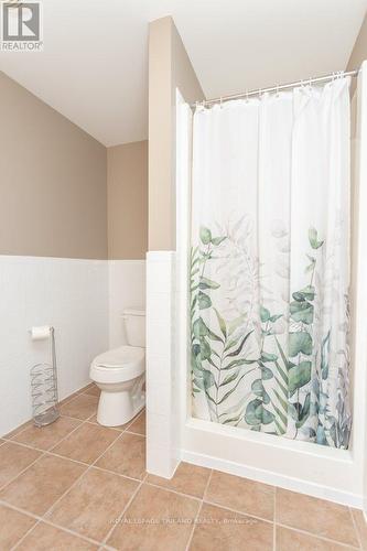 1104 Gladstone Drive, Thames Centre (Dorchester), ON - Indoor Photo Showing Bathroom