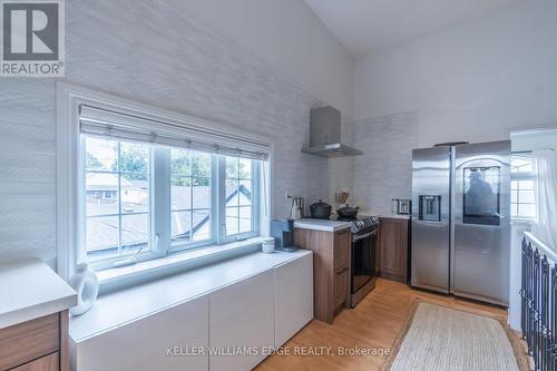 593 Beach Boulevard, Hamilton, ON - Indoor Photo Showing Kitchen
