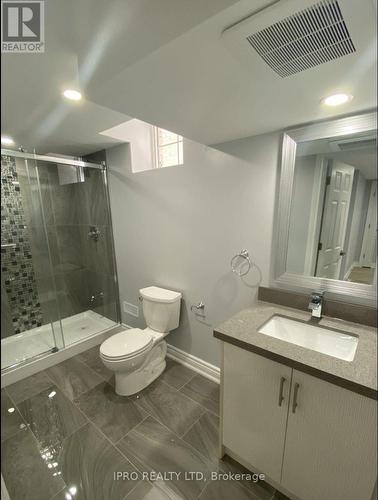 22 Nightland Court, Brampton, ON - Indoor Photo Showing Bathroom