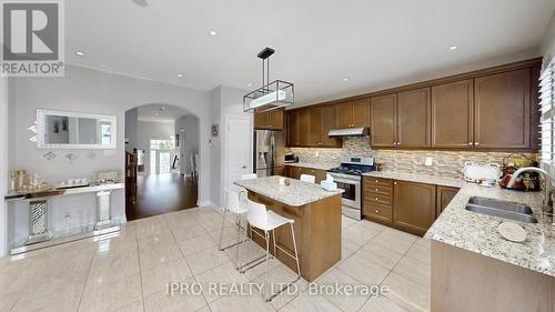 22 Nightland Court, Brampton, ON - Indoor Photo Showing Kitchen With Double Sink With Upgraded Kitchen