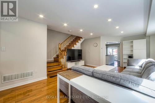 3842 Foxborough Trail, Mississauga, ON - Indoor Photo Showing Living Room