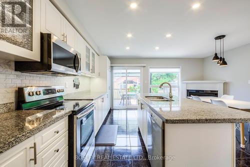 3842 Foxborough Trail, Mississauga, ON - Indoor Photo Showing Kitchen With Stainless Steel Kitchen With Double Sink With Upgraded Kitchen