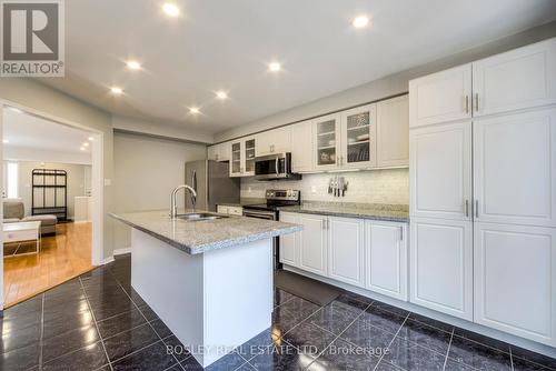 3842 Foxborough Trail, Mississauga, ON - Indoor Photo Showing Kitchen With Upgraded Kitchen