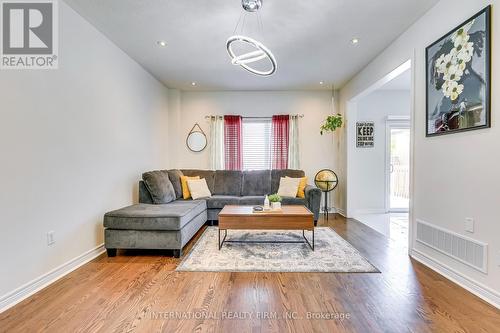 3228 Cabano Crescent, Mississauga, ON - Indoor Photo Showing Living Room