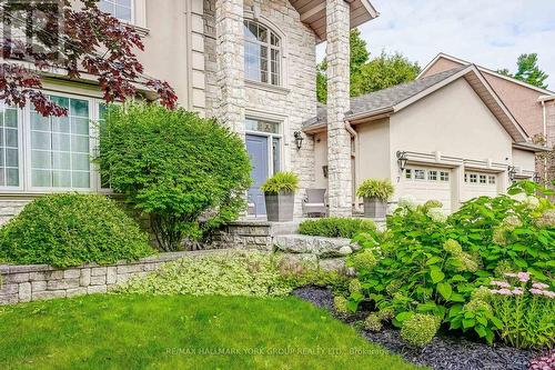 7 Falling Leaf Court, Aurora (Hills Of St Andrew), ON 