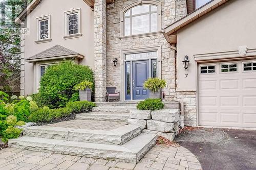 7 Falling Leaf Court, Aurora (Hills Of St Andrew), ON 