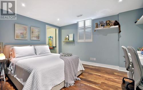 4210 Sarazen Drive, Burlington, ON - Indoor Photo Showing Bedroom