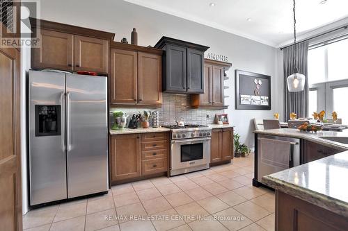 4210 Sarazen Drive, Burlington, ON - Indoor Photo Showing Kitchen With Upgraded Kitchen
