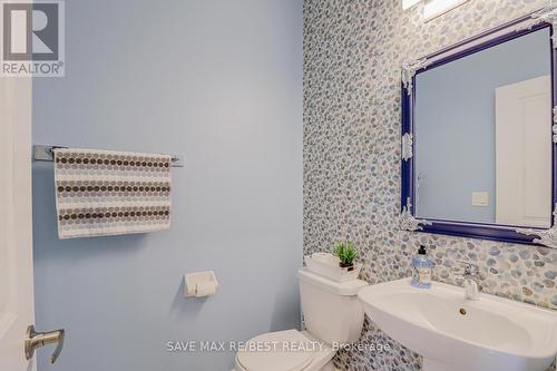 10 Buckles Court, Clarington, ON - Indoor Photo Showing Bathroom