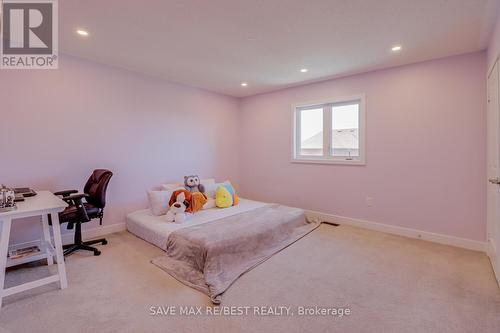 10 Buckles Court, Clarington, ON - Indoor Photo Showing Bedroom