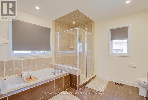 10 Buckles Court, Clarington, ON - Indoor Photo Showing Bathroom