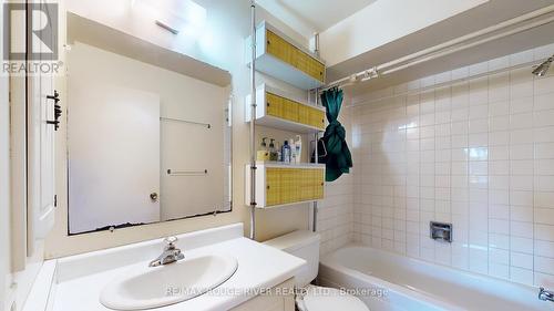 117 - 70 Cass Avenue, Toronto, ON - Indoor Photo Showing Bathroom