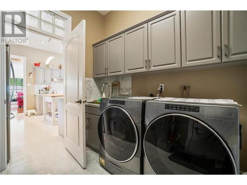 3330 60 Street Nw, Salmon Arm, BC - Indoor Photo Showing Laundry Room