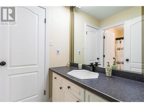 3330 60 Street Nw, Salmon Arm, BC - Indoor Photo Showing Bathroom