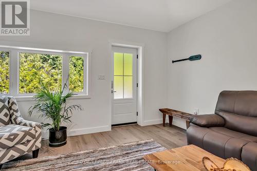 178 Front Street W, Kawartha Lakes, ON - Indoor Photo Showing Living Room