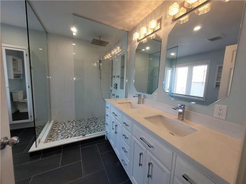 5658 Rosaline Road, Burlington, ON - Indoor Photo Showing Bathroom
