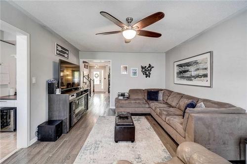 5658 Rosaline Road, Burlington, ON - Indoor Photo Showing Living Room