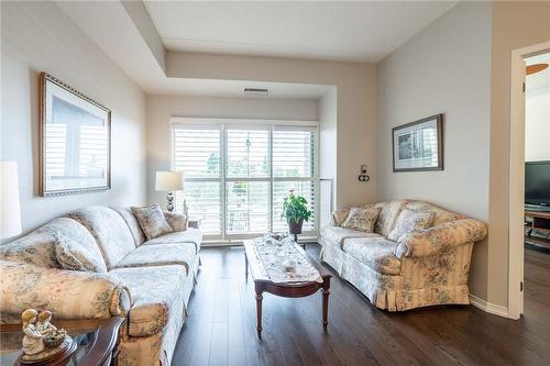 2075 Amherst Heights Drive|Unit #208, Burlington, ON - Indoor Photo Showing Living Room