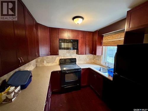 355 Thain Crescent, Saskatoon, SK - Indoor Photo Showing Kitchen