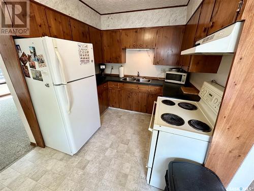 1733/1735 Eaglesham Avenue, Weyburn, SK - Indoor Photo Showing Kitchen With Double Sink