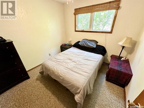 1733/1735 Eaglesham Avenue, Weyburn, SK - Indoor Photo Showing Bedroom