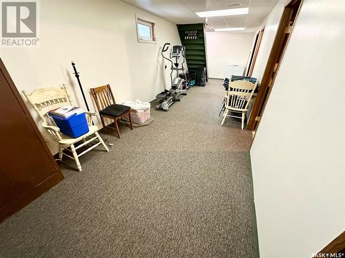 1733/1735 Eaglesham Avenue, Weyburn, SK - Indoor Photo Showing Gym Room